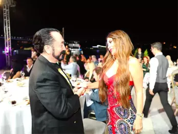 Adnan Oktar'ın Dillere Destan Davetine Sanat Camiasından Ünlü Yağdı