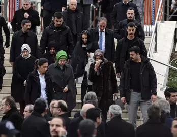 Yavuz Yılmaz'ın Cenazesinde Duygusal Anlar! Berna Yılmaz, Emine Erdoğan'a Sarılıp Ağladı