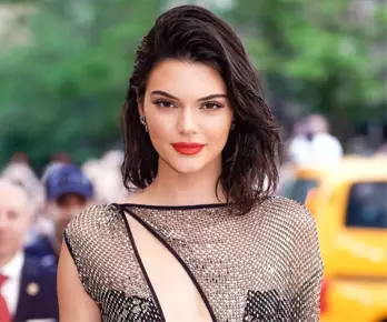 Ünlü Model Kendall Jenner, Eşcinsel Olduğu İddiasına Açıklık Getirdi