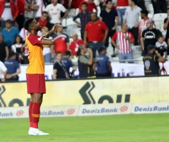 Dong Galatasaray'ı İpten Aldı