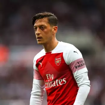 Arsenal Teknik Direktörü, Mesut Özil'in Takımdan Ayrılacağını Düşünmüyor