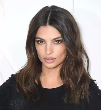 Ünlü Model Emily Ratajkowski, Giydiği Kıyafetle Hamile Olduğu Dedikodularına Noktayı Koydu