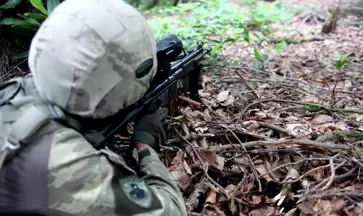 Asker, Karadeniz'de 22 Kişilik Açılım Grubundan Geriye Kalan 2 PKK'lıyı Her Yerde Arıyor