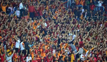 Galatasaray Tribünleri, Yıldırım Demirören'i İstifaya Davet Etti