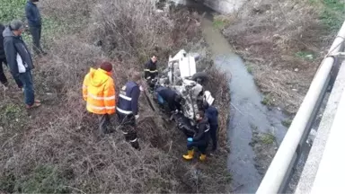 Baba- Oğul Su Kanalına Uçan Otomobilde Hayatını Kaybetti