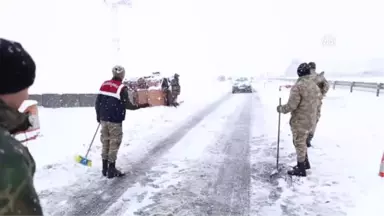 Ağrı Dağı'ndan Gelen Sürücülere Sıcak Karşılama