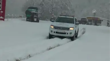 Karda Mahsur Kalanların Yardımına Türk Kızılayı Yetişti