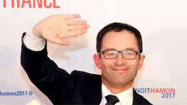 Hollande'ın Kovduğu Hamon, Fransa'da Cumhurbaşkanlığı Yarışında Önde