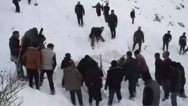 Muradiye'de Çığ Altında Kalanlara Ulaşıldı