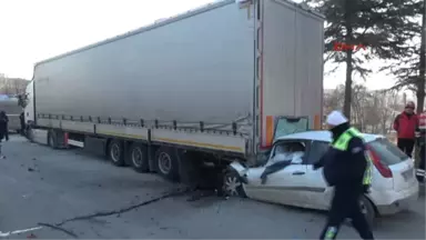 Bolu Park Halindeki Tır'a Çarpan Otomobilin Sürücüsü Öldü