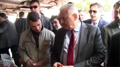 Başbakan Yıldırım, Cuma Namazını Kıldıktan Sonra Esnaf Ziyaretlerinde Bulundu (2)