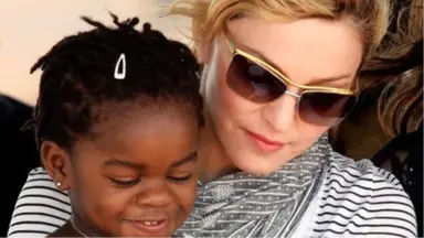 Madonna, Afrika Ülkesinden İkiz Evlat Ediniyor