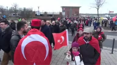 Oberhausen'de Coşkulu Kalabalık Başbakan Yıldırım'ı Bekliyor - Oberhausen