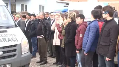 Manisa) Vahşi Cinayete Kurban Giden Ahmet'i Sınıf Arkadaşları Son Yolculuğuna Uğurladı