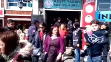 Abdullah Öcalan'ın Yeğeni Dilek Öcalan'ın da Katıldığı İzinsiz Gösteriye Polis Müdahale Etti