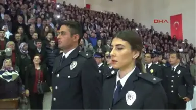 Polis Adayından Mezuniyet Töreninde Evlenme Teklifi