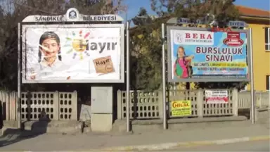 Afyonkarahisar CHP'nin Referandum Afişleri Billboarddan Indirildi