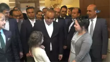 Bakan Çavuşoğlu'ndan Kemer Esnafını Ziyaret Etti