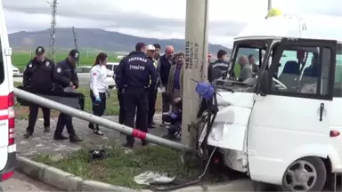 Adıyaman'da Trafik Kazası: 2 Yaralı