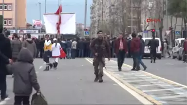 Diyarbakır - Erdoğan PKK Yanlıları 'Barış Barış' Diyor, Soruyorum; Elde Silah Varken Barış Olur Mu