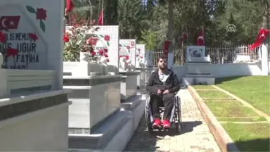 Gazi Öğrenci Şehit Meslektaşlarının Mezarını Ziyaret Etti