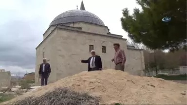 Karaman'da Tarihi Caminin İbadete Açılması İsteniyor