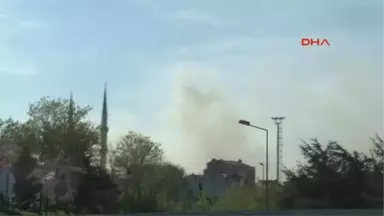 Beyoğlunda Çıkan Yangında Binanın Çatısı Kullanılamaz Hale Geldi