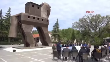 Çanakkale Turizm Yazarları Troia Antik Kentini Gezdi