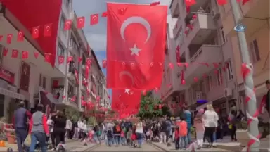 23 Nesan Coşkusu 105 Sokağına Taştı