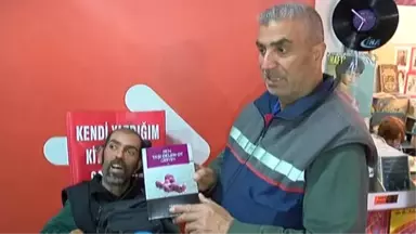 Yüzde 98 Engeli ve Tek Parmağıyla Hayatına 15 Kitap Sığdırdı