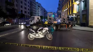 İstanbul'da Taksim'e Çıkan Yollar ve Bazı Metro İstasyonları Kapatıldı