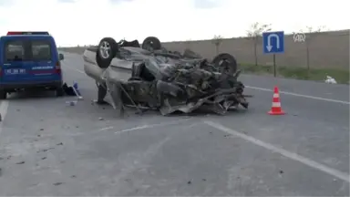 Otomobil Refüje Çarpıp Devrildi: 1 Ölü, 1 Ağır Yaralı