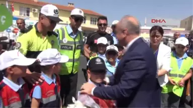 Mersin Mersin'de Trafik Haftası Kutlamasında Renkli Görüntüler Yaşandı