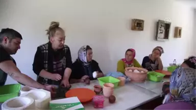 Roman Kadınlar Kili Paraya Çevirecek - Isparta