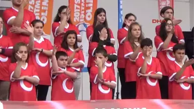 Samsun'da Işitme Engelli Çocuklar ve Sporcular 19 Mayıs Için Istiklal Marşı'nı Işaret Diliyle...