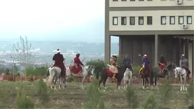 Erü'de Atlı Okçuluk Gösterisi