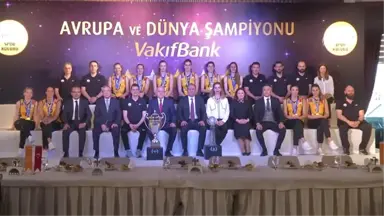 Dünya Şampiyonu Vakıfbank, Basınla Buluştu