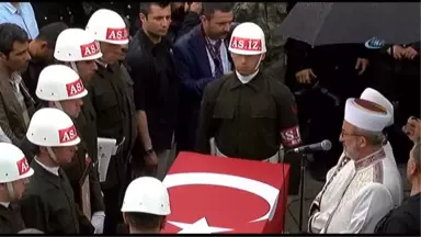 2 Şehit Kardeşi Birbirlerine Sarılarak Teselli Buldu