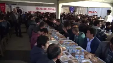 Sivas'ta 2 Bin Kişi Iftarda Buluştu