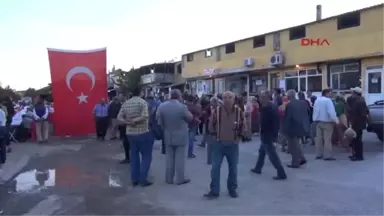 Çanakkale Belediyesi Ayvacıklı Depremzedelere Iftar Yemeği Verdi