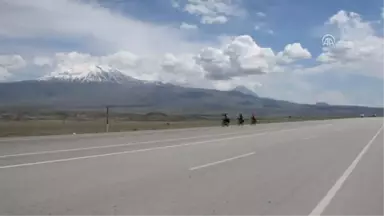 Tarihi ve Turistik Mekanları Gezmek Için Pedal Çeviriyorlar