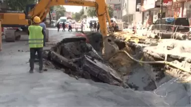 Bağcılar'da Aynı Cadde de Bu Sefer Yol Göçtü