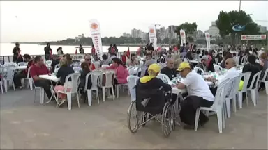 Kadıköylüler İftar İçin Caddebostan Sahili'nde Buluştu