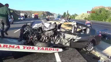 Yozgat Karşı Yola Geçen Otomobil Tır'la Çarpıştı: 1 Ölü, 2 Yaralı