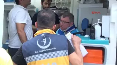 Denizli Refüje Çarpan Otomobil Devrildi: 4 Yaralı