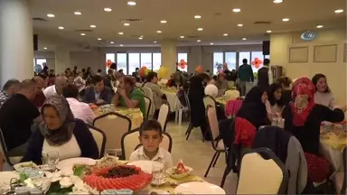 Başkan Yazıcı ve Eşi, Yetimleri Sevgiyle Sardı