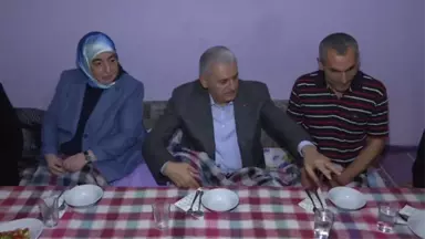 Başbakan Sancektepe'de Bir Ailenin Iftarına Katıldı