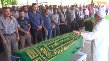 Gaziantep'te Alev Alan Otomobilde Ölen Çocuk Toprağa Verildi