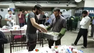 Istanbul Müftüsü Yılmaz Bağımlılıktan Kurtulan Gençlerle Sahur Yaptı