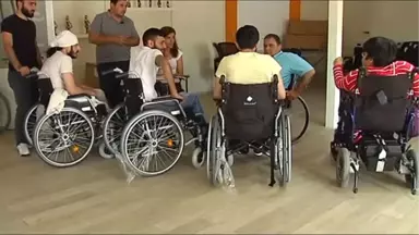 Semiha Kibar'dan İhtiyaç Sahiplerine Tekerlekli Sandalye Bağışı